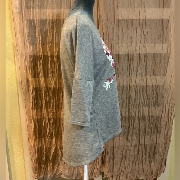 Weavers gray high low shirt. Size M - Picture 5 of 9